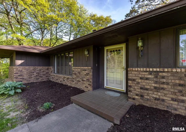 $615,000 | 9721 234th Street North, Port Byron, IL 61275