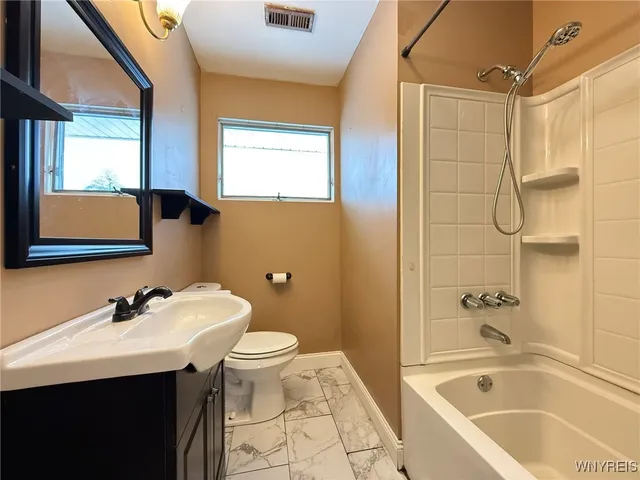 $1,900 | 52 Carol Lane, Grand Island, NY 14072