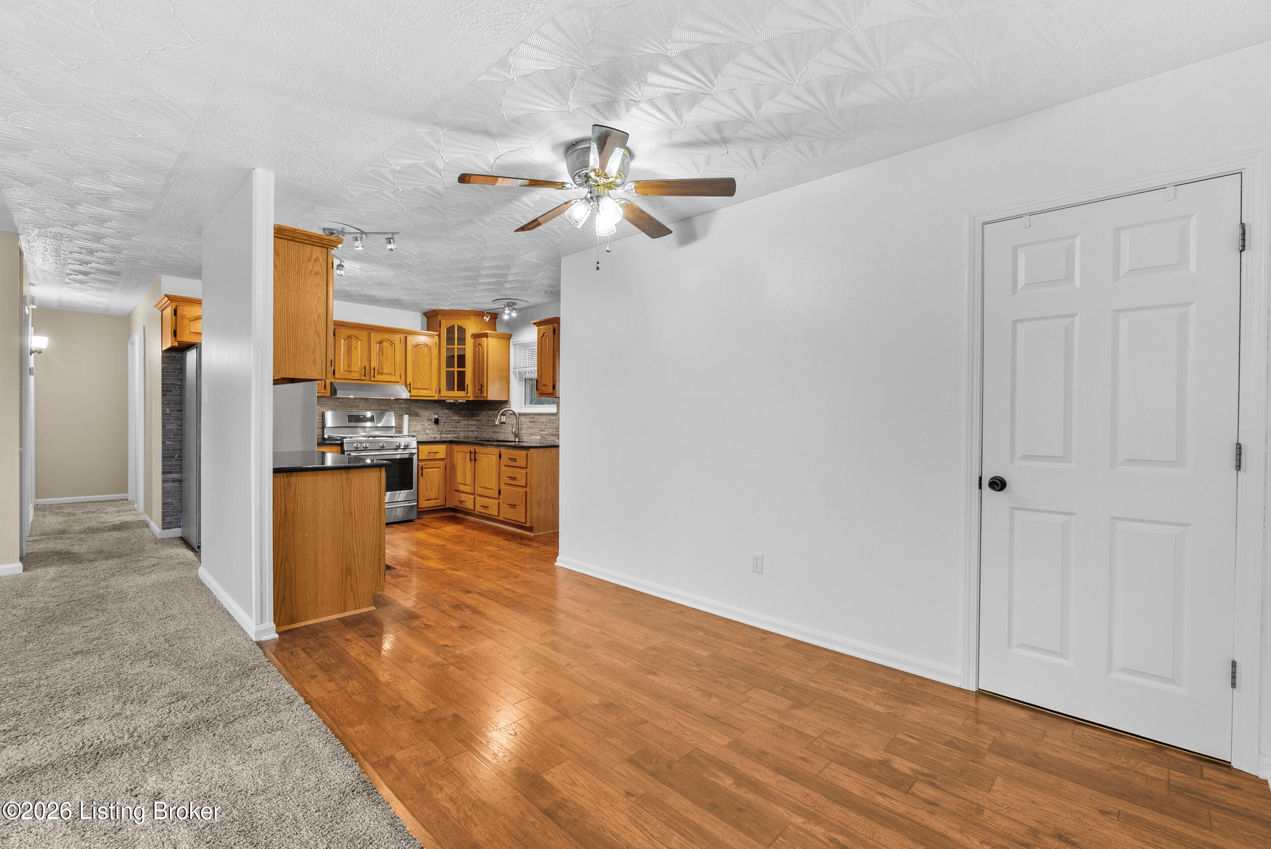 332 Glenview Road Louisville, KY 40229 - Photo 7 of 22 DSC07959