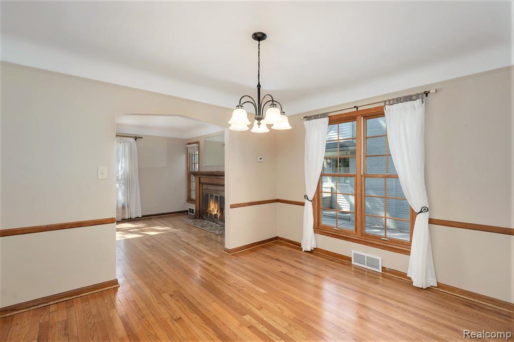 1946 Stanhope Street Grosse Pointe Woods, MI 48236 - Photo 11 of 31