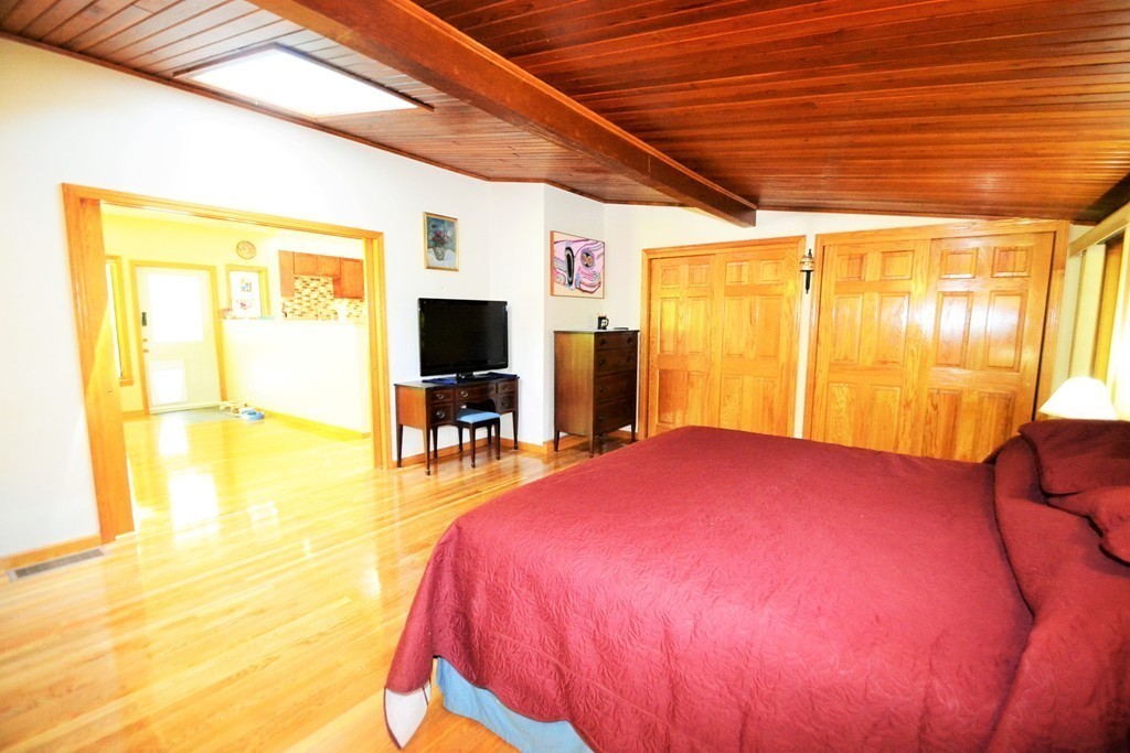 61 Robbins Road Sudbury, MA 01776 - Photo 11 of 22 Gallery Image 11
