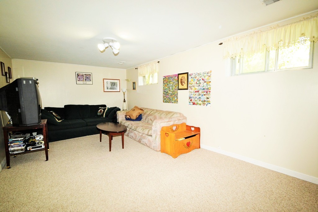 61 Robbins Road Sudbury, MA 01776 - Photo 19 of 22 Gallery Image 19