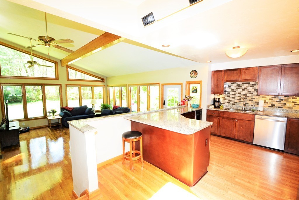 61 Robbins Road Sudbury, MA 01776 - Photo 5 of 22 Gallery Image 5