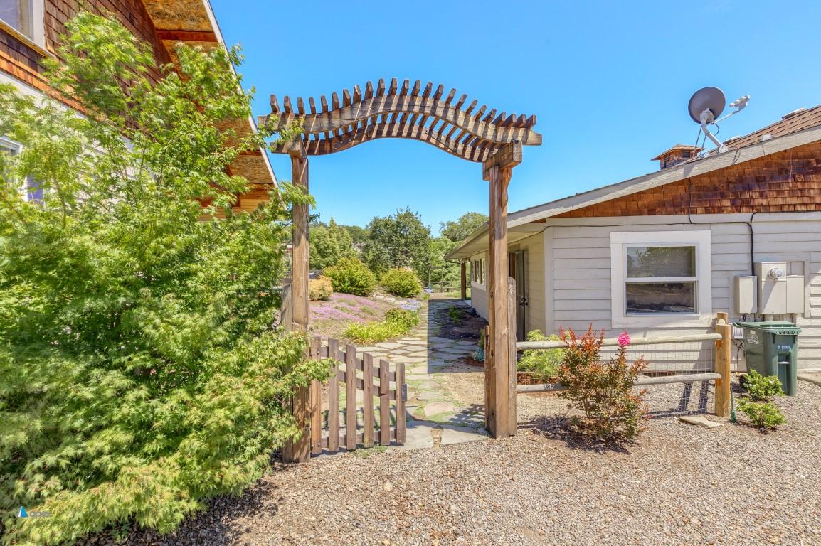 960 West Linn Road Eagle Point, OR 97524 - Photo 39 of 62 18_WLR_18