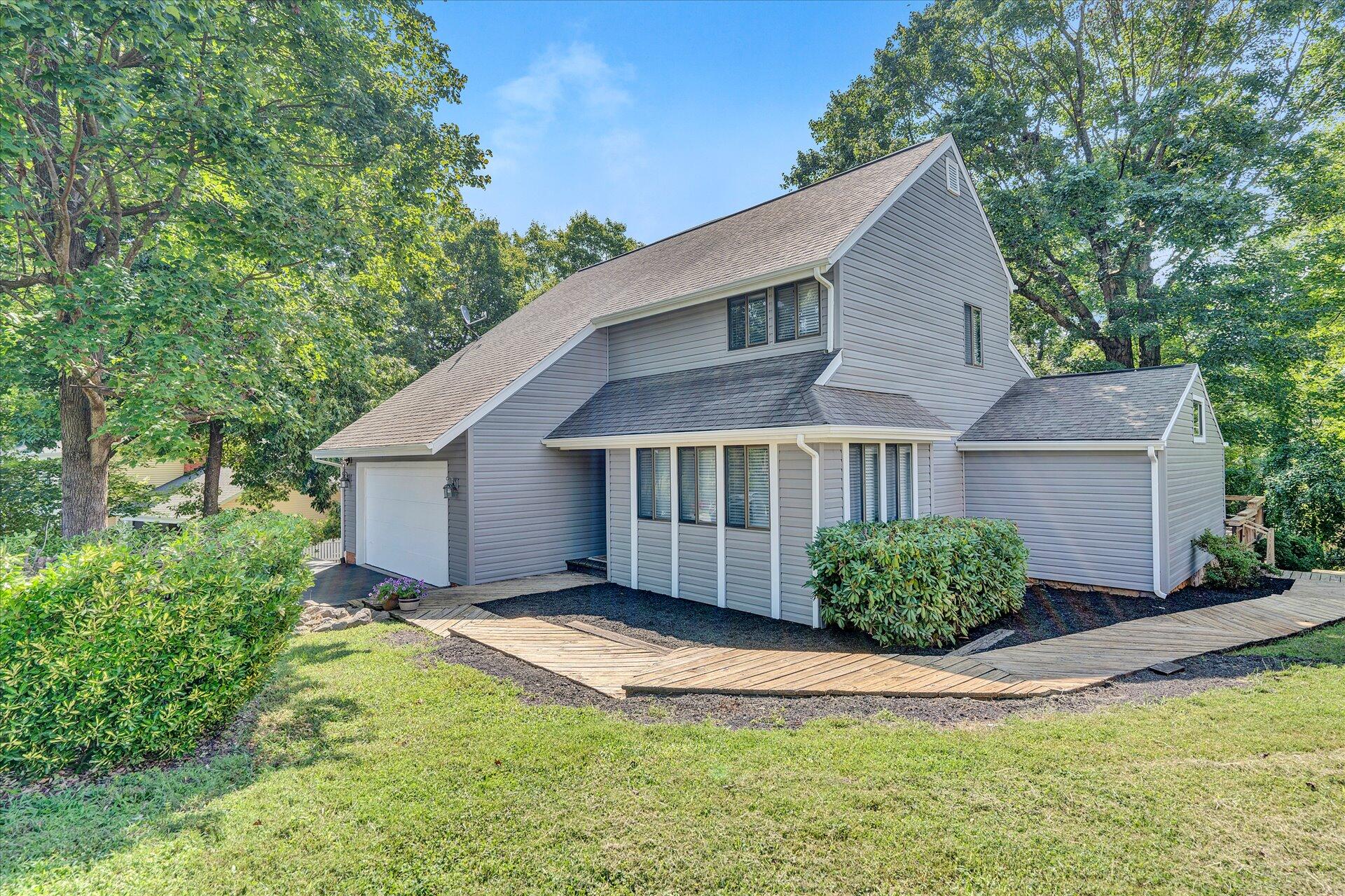 190 MacGregor Drive Blue Ridge, VA 24064 - Photo 2 of 44 02-DSC5045