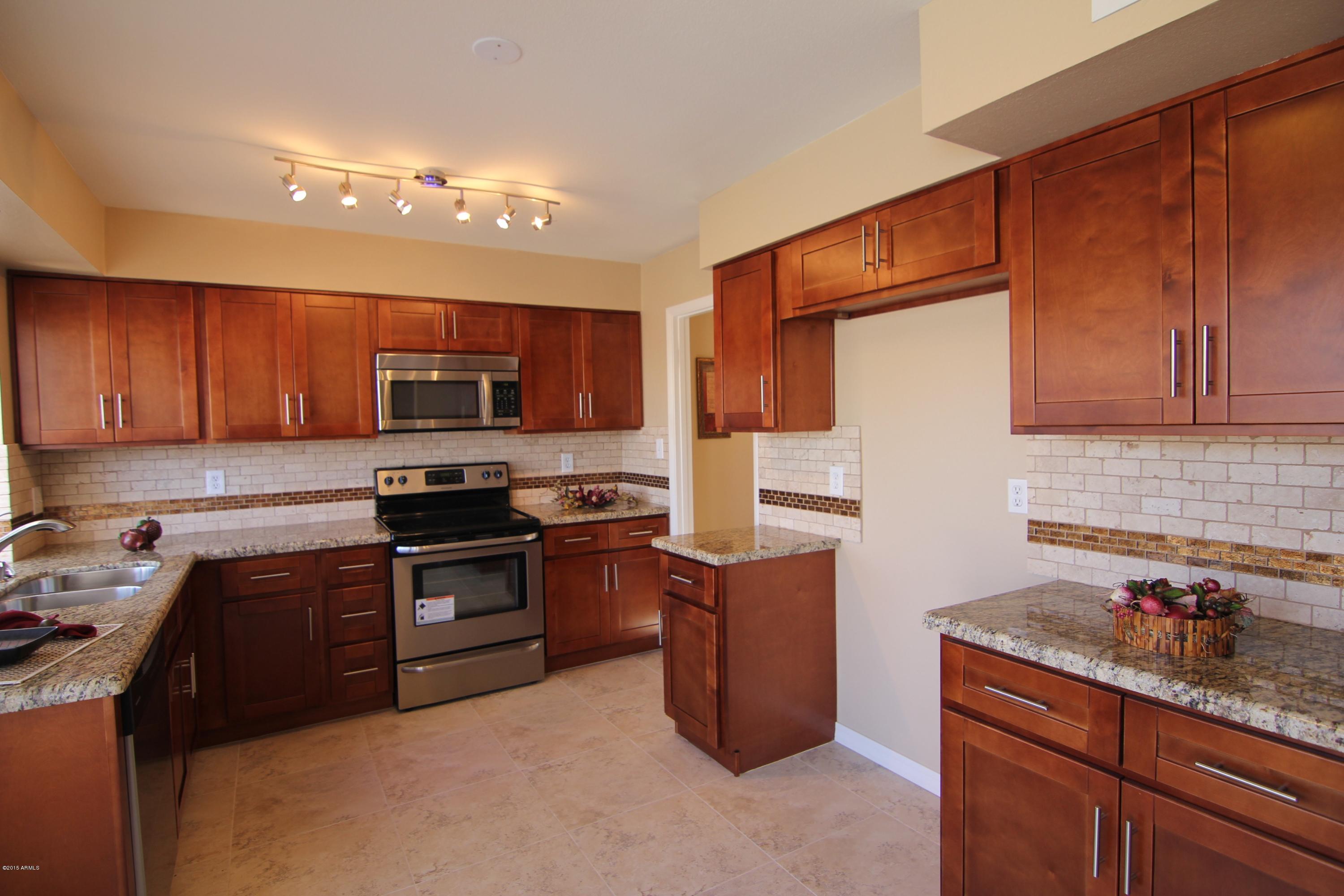 2402 West Kathleen Road Phoenix, AZ 85023 - Photo 3 of 19 IMG_5135