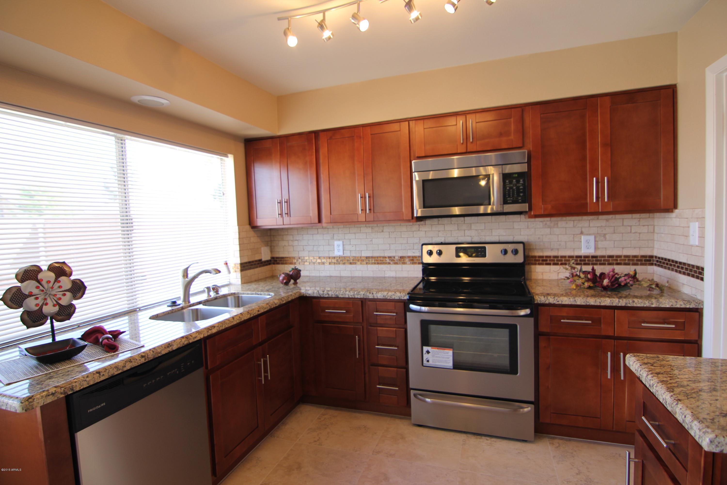 2402 West Kathleen Road Phoenix, AZ 85023 - Photo 4 of 19 IMG_5136