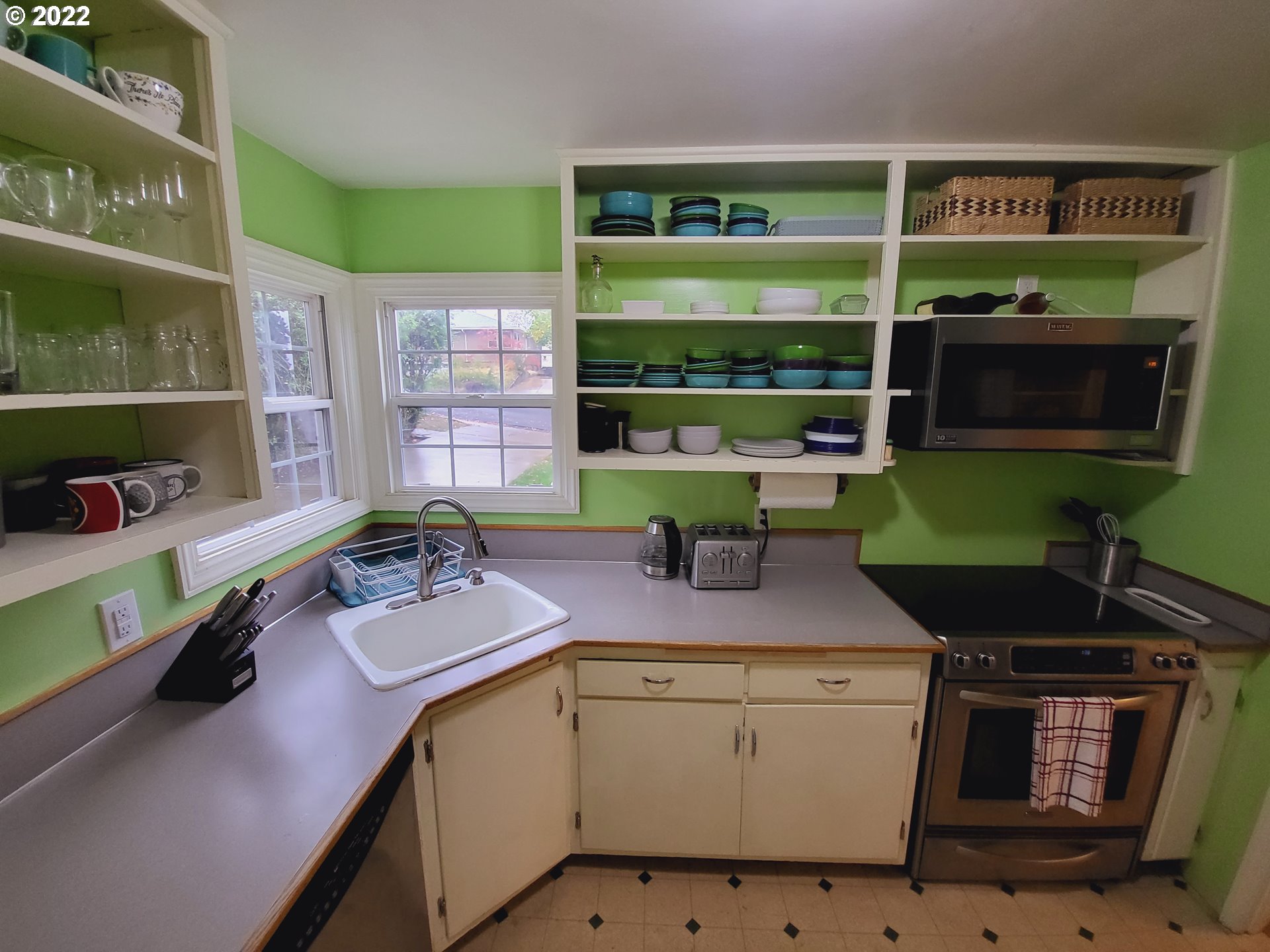 202 Spring Avenue La Grande, OR 97850 - Photo 13 of 30 Kitchen