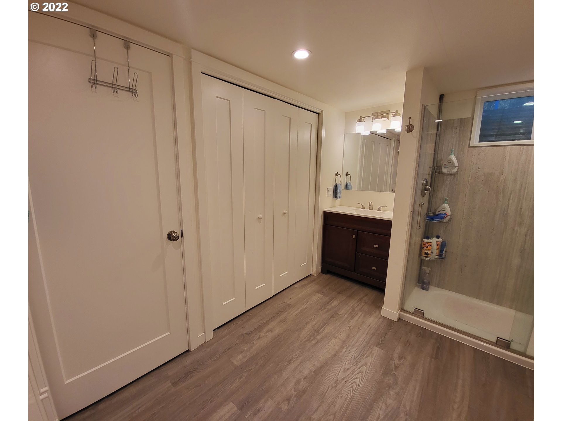 202 Spring Avenue La Grande, OR 97850 - Photo 21 of 30 Bathroom