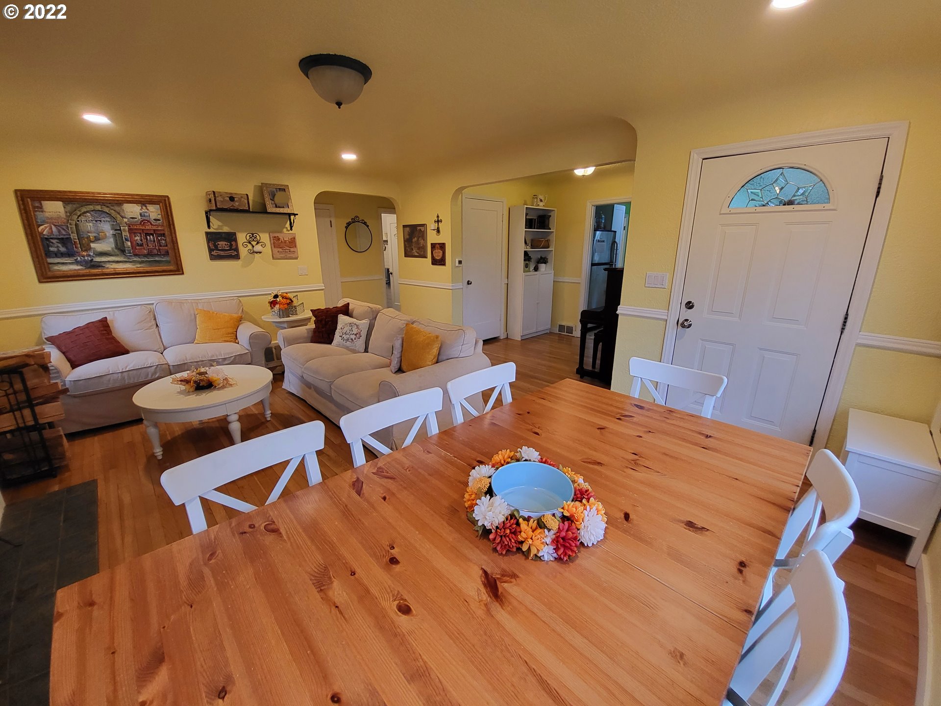 202 Spring Avenue La Grande, OR 97850 - Photo 4 of 30 Living Room/Entrance
