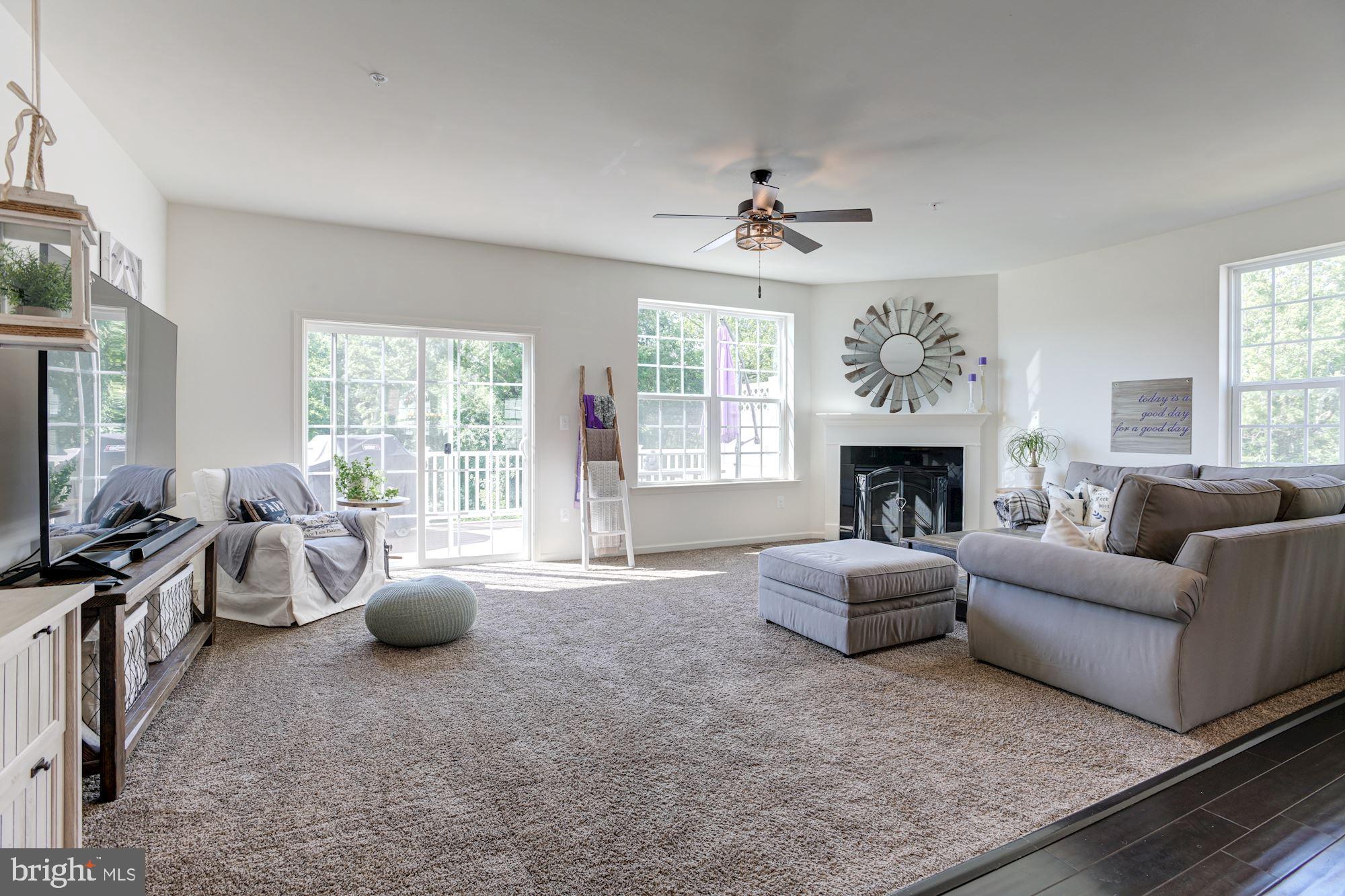 942 Morgan Run Road Baltimore, MD 21220 - Photo 3 of 33 Living Room