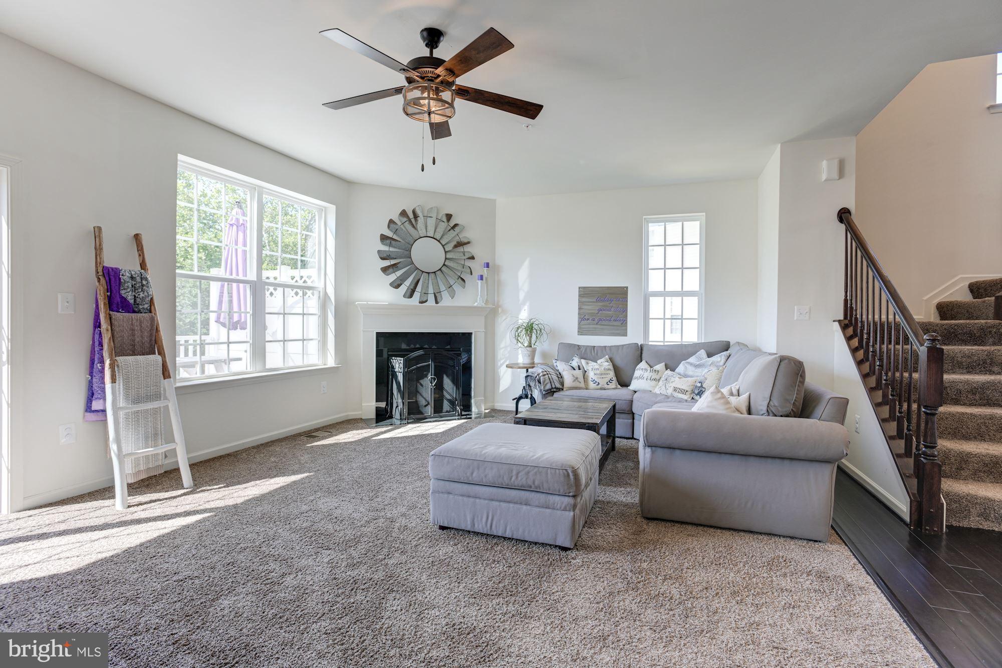 942 Morgan Run Road Baltimore, MD 21220 - Photo 4 of 33 Living Room