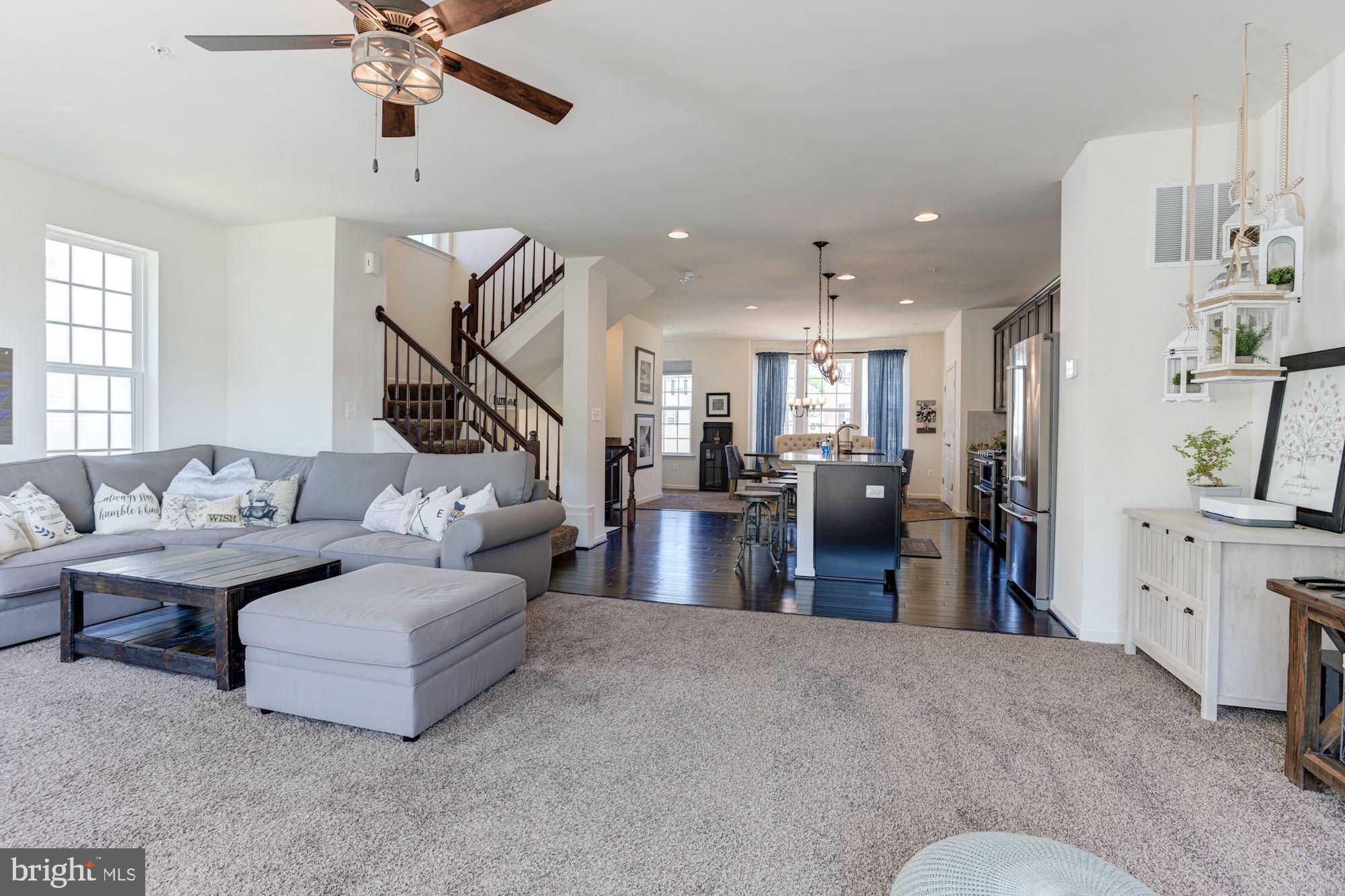 942 Morgan Run Road Baltimore, MD 21220 - Photo 6 of 33 Living Room