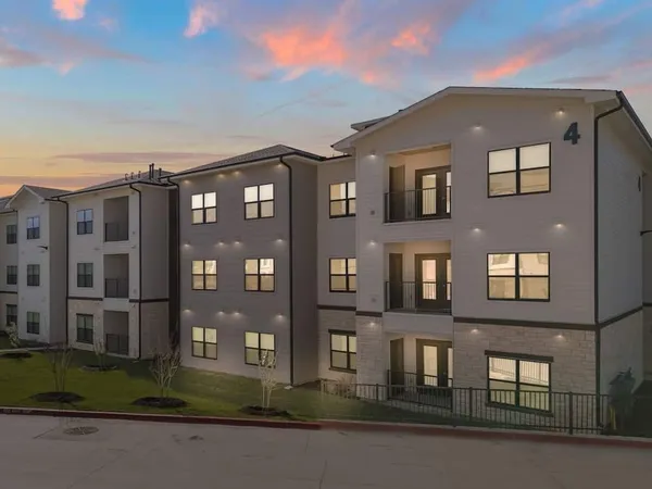 $1,879 | 4835 East Yager Lane, Unit 6302, Manor, TX 78653