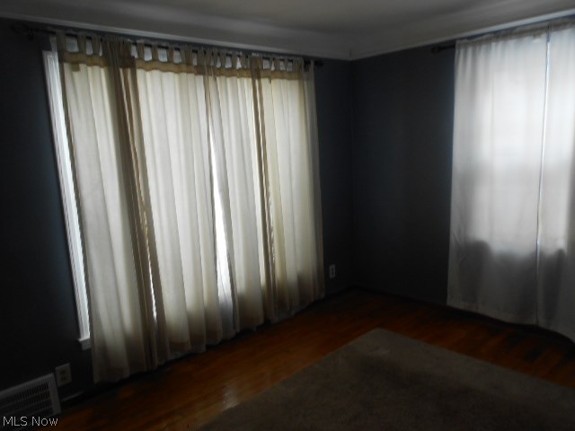 1214 Mayfield Ridge Road Cleveland, OH 44124 - Photo 2 of 9 living room