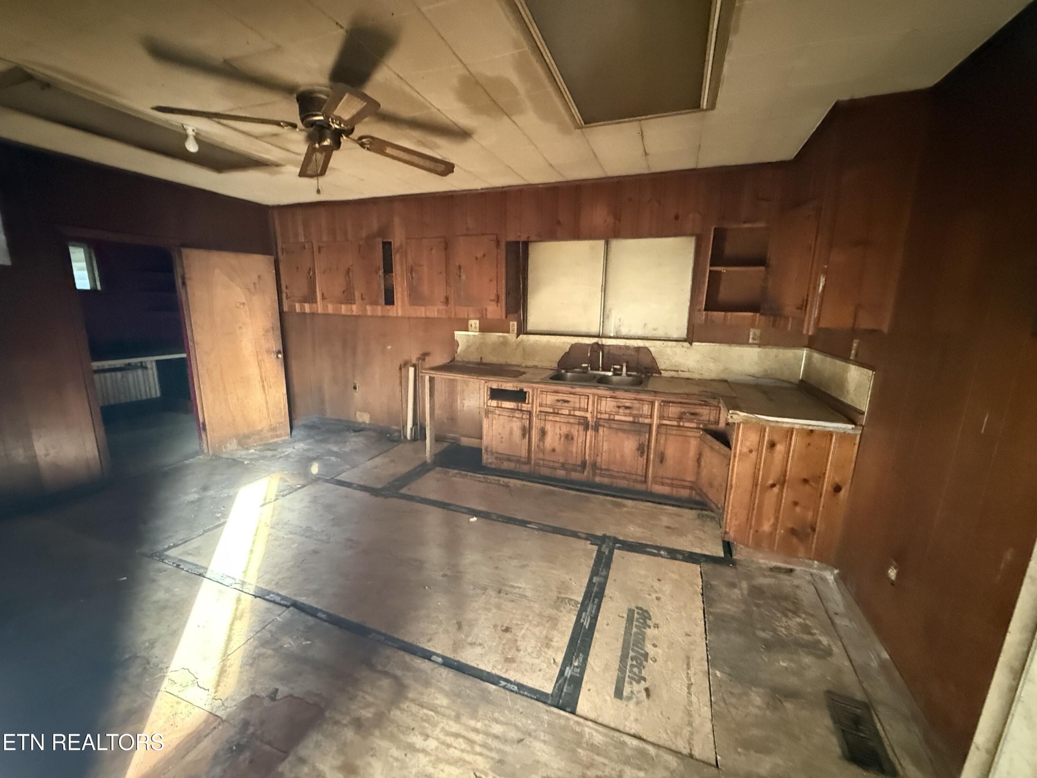 150 Sexton Lane Clinton, TN 37716 - Photo 4 of 26