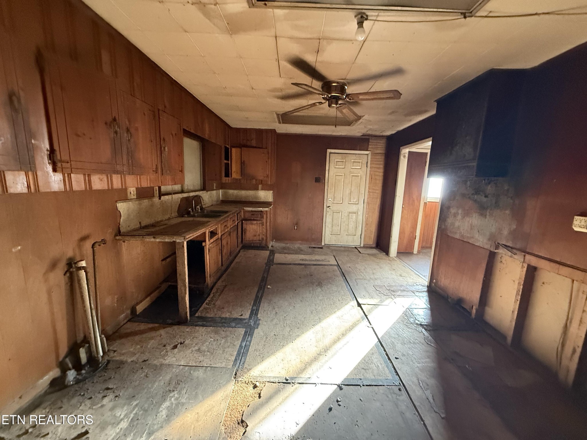 150 Sexton Lane Clinton, TN 37716 - Photo 5 of 26