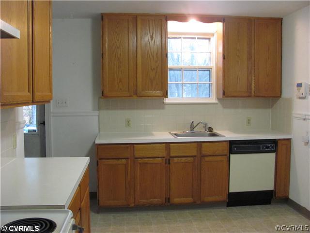 11287 Elmont Road Ashland, VA 23005 - Photo 8 of 18 Kitchen