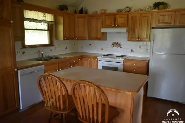 $1,600,000 | 16008 62nd Street, Oskaloosa, KS 66066