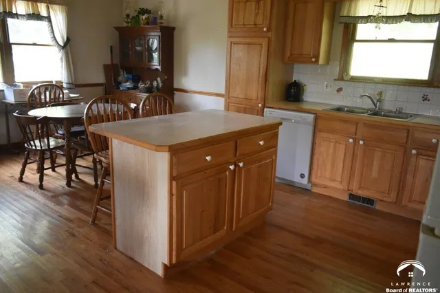 $1,600,000 | 16008 62nd Street, Oskaloosa, KS 66066