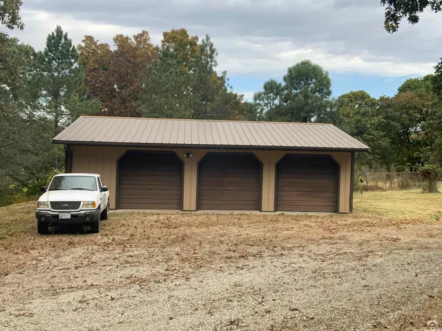 $1,600,000 | 16008 62nd Street, Oskaloosa, KS 66066