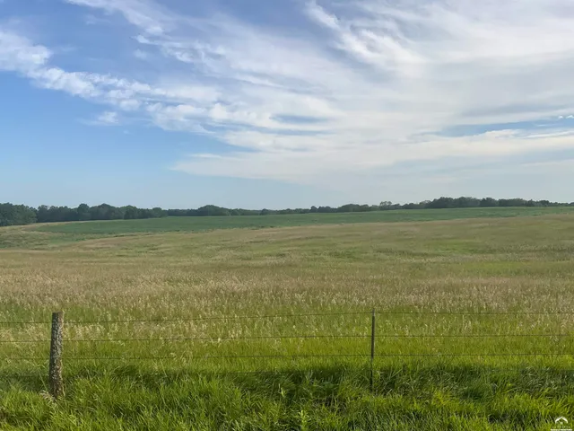 $1,600,000 | 16008 62nd Street, Oskaloosa, KS 66066