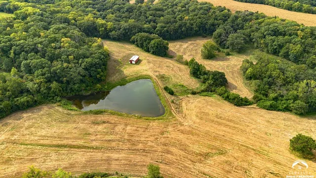 $1,600,000 | 16008 62nd Street, Oskaloosa, KS 66066