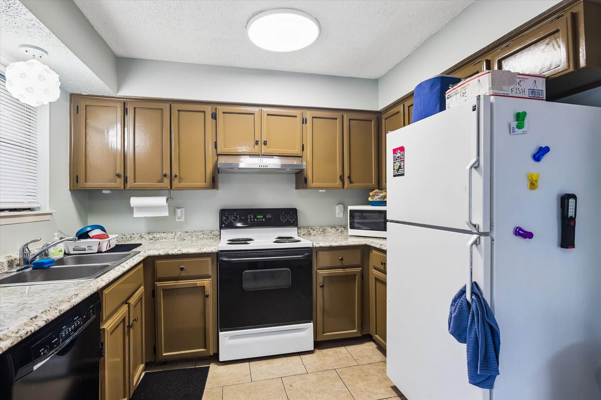 13533 George Road San Antonio, TX 78230 - Photo 16 of 34 a kitchen with a white stove top oven and refrigerator