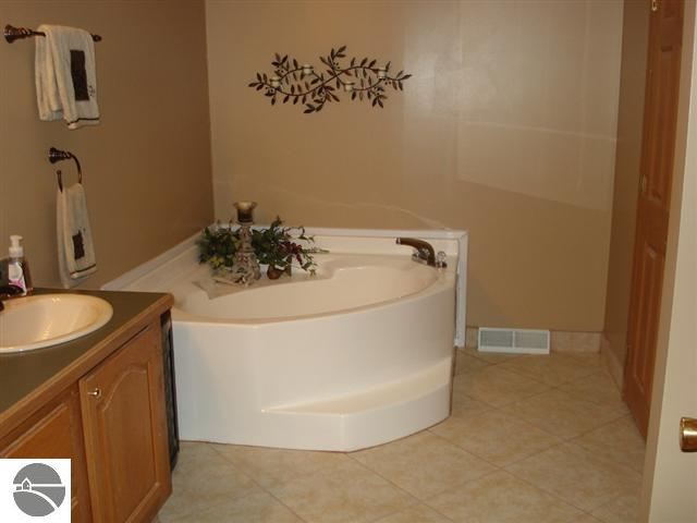 10346 East Remus Road Mount Pleasant, MI 48858 - Photo 15 of 33 1744028-14.JPG