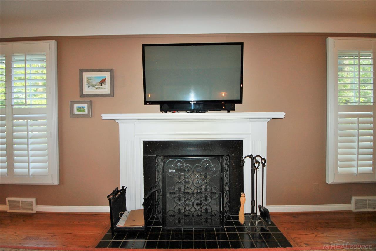 1177 Devonshire Road Grosse Pointe, MI 48230 - Photo 14 of 78 50018564-14.JPG