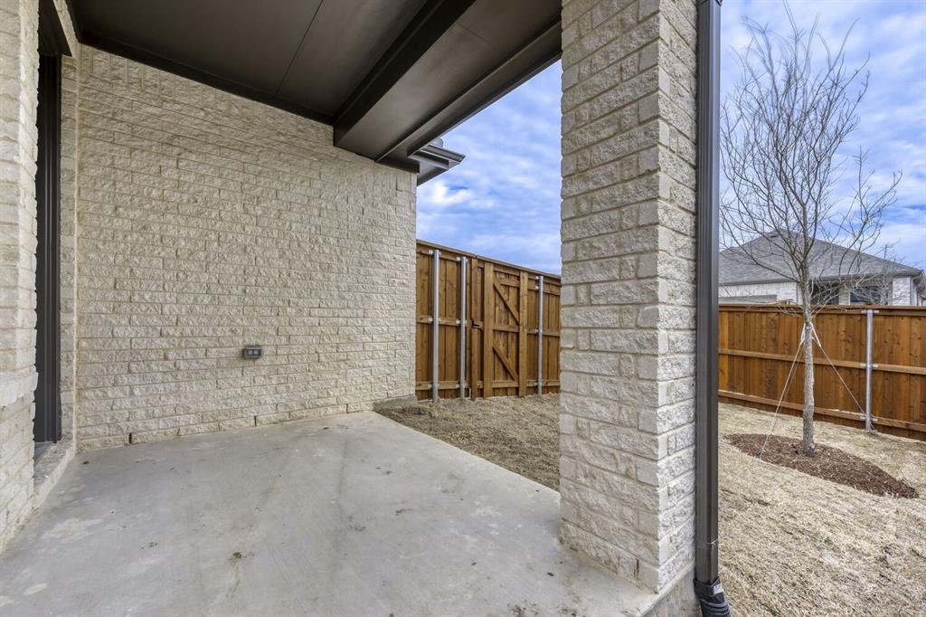 6033 Davis Knoll Road Fort Worth, TX 76126 - Photo 27 of 29 a view of wooden door