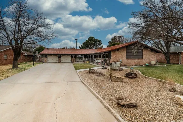 $249,999 | 210 Comanche Trail, Tulia, TX 79088