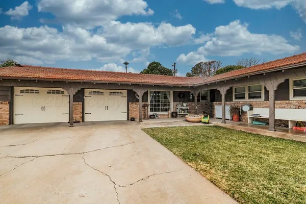 $244,900 | 210 Comanche Trail, Tulia, TX 79088