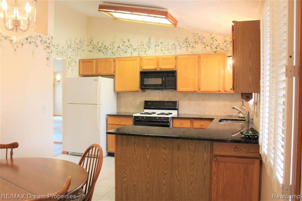 21975 River Ridge Trail Farmington Hills, MI 48335 - Photo 13 of 22