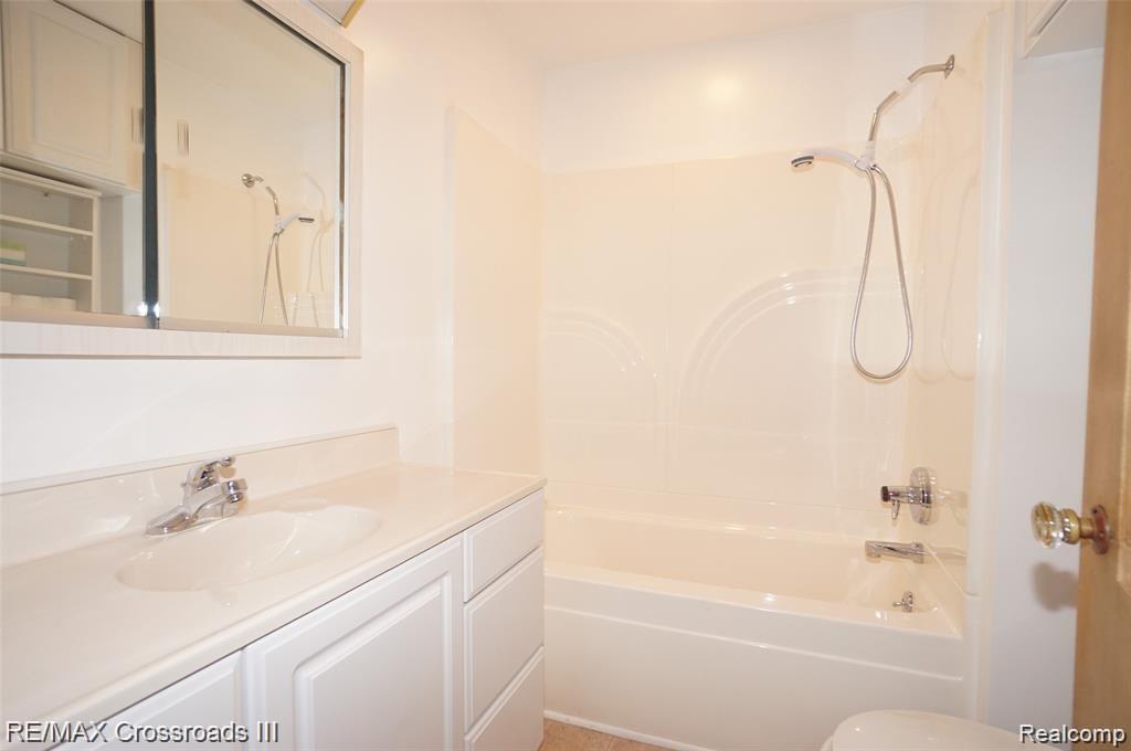 21807 Telegraph Road Trenton, MI 48183 - Photo 19 of 27 Gallery Image 19