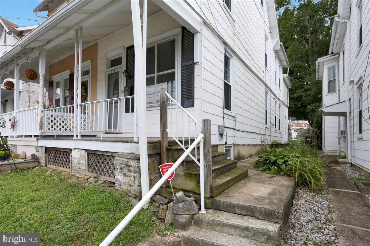 118 Philadelphia Avenue Reading, PA 19607 - Photo 3 of 38