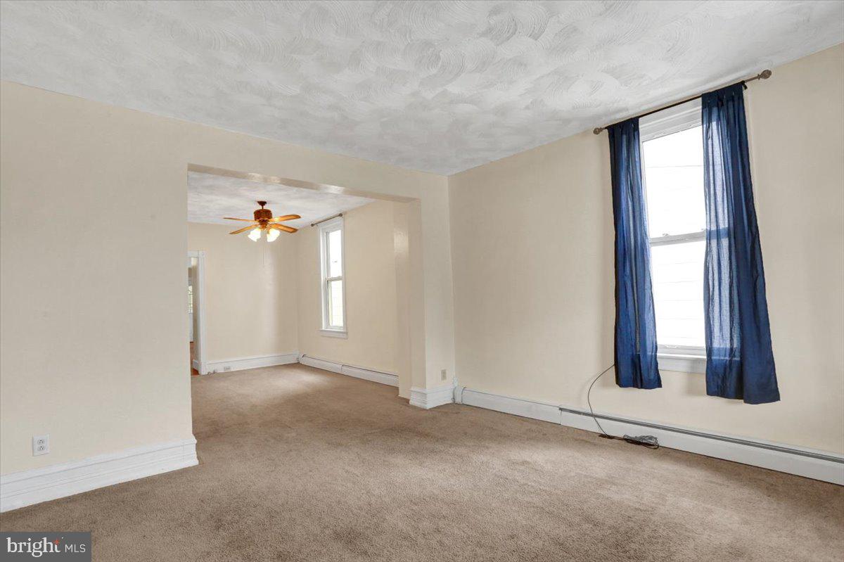 118 Philadelphia Avenue Reading, PA 19607 - Photo 5 of 38