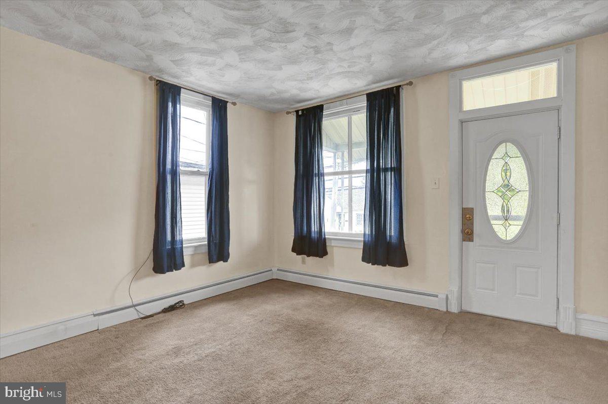 118 Philadelphia Avenue Reading, PA 19607 - Photo 6 of 38
