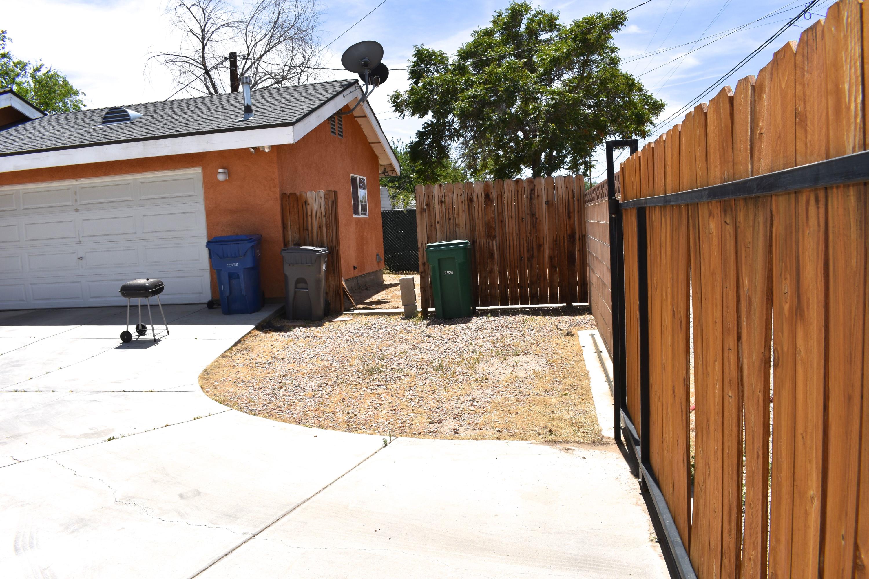 44527 Date Avenue Lancaster, CA 93534 - Photo 13 of 20 a view of backyard