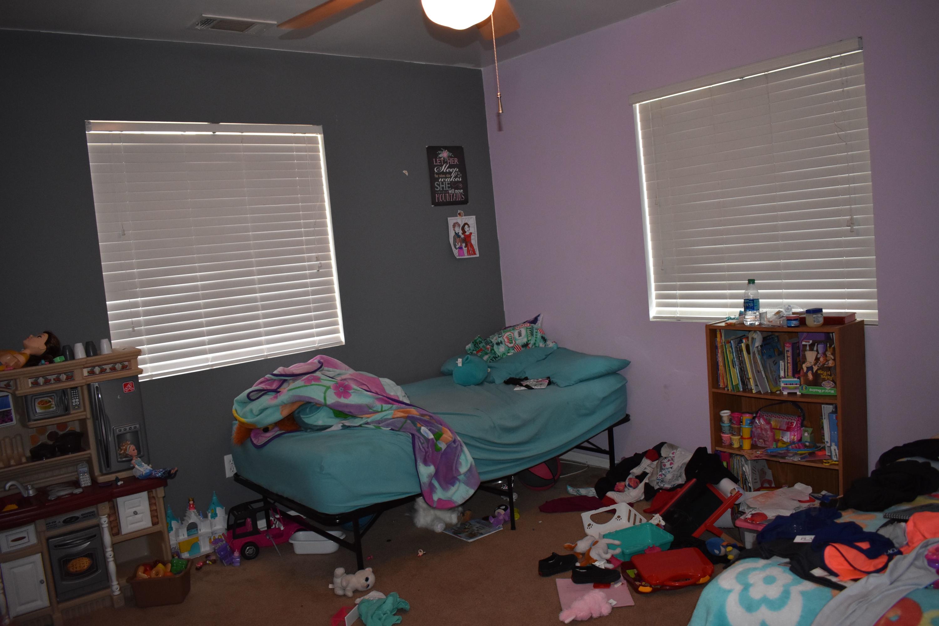 44527 Date Avenue Lancaster, CA 93534 - Photo 18 of 20 a room with toys and a window