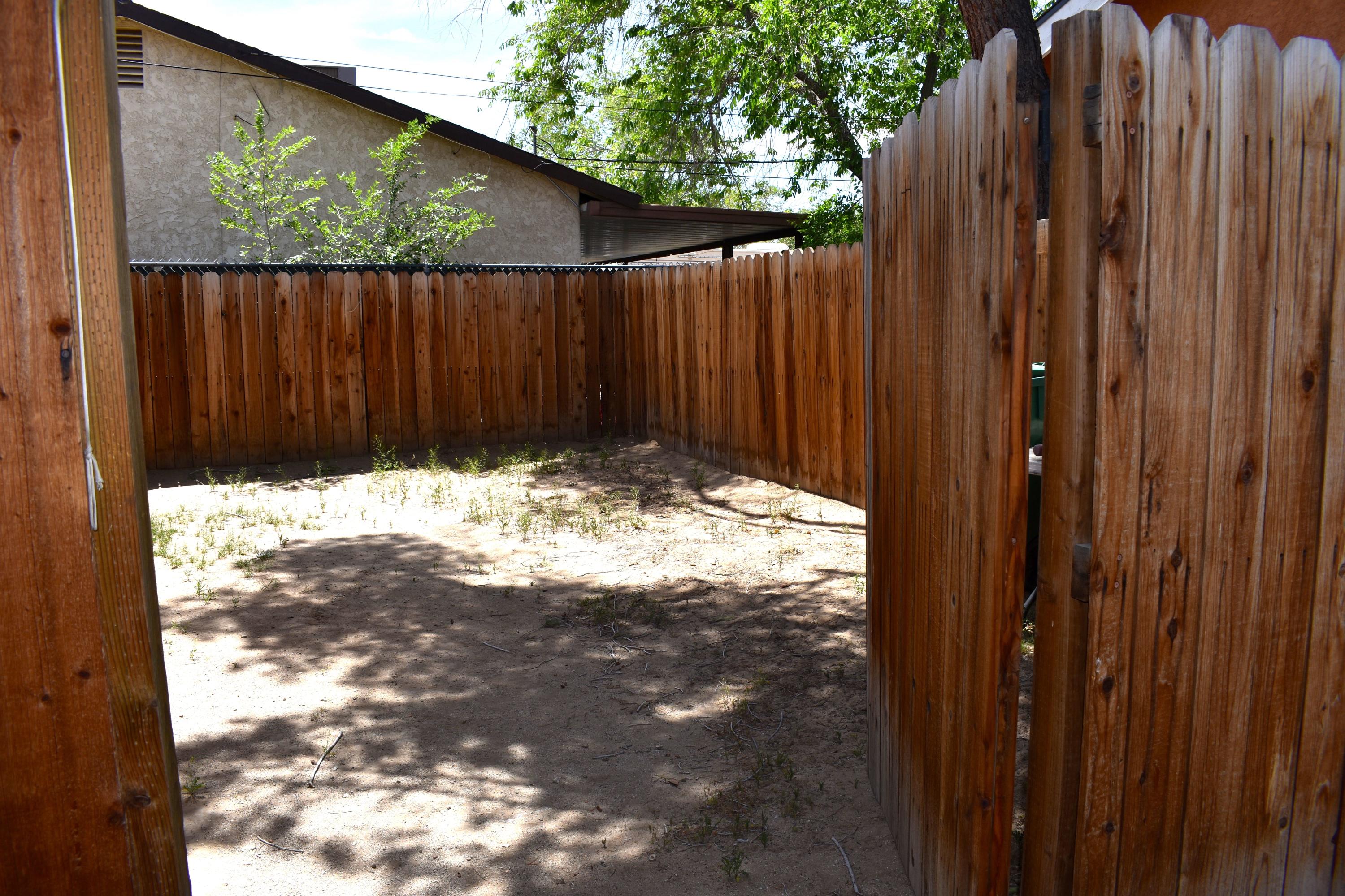 44527 Date Avenue Lancaster, CA 93534 - Photo 9 of 20 a view of wooden fence