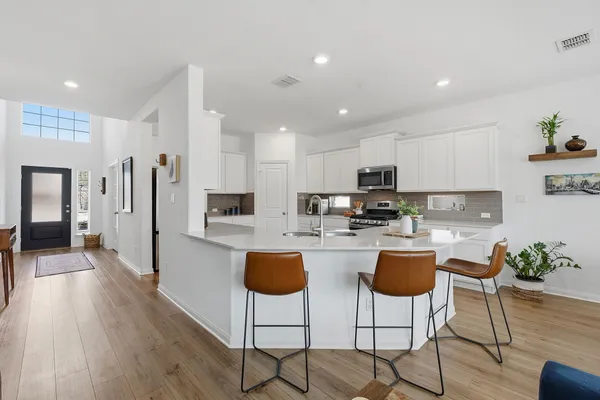 $3,200 | 209 Zamora Crossing, Unit 362, Austin, TX 78748