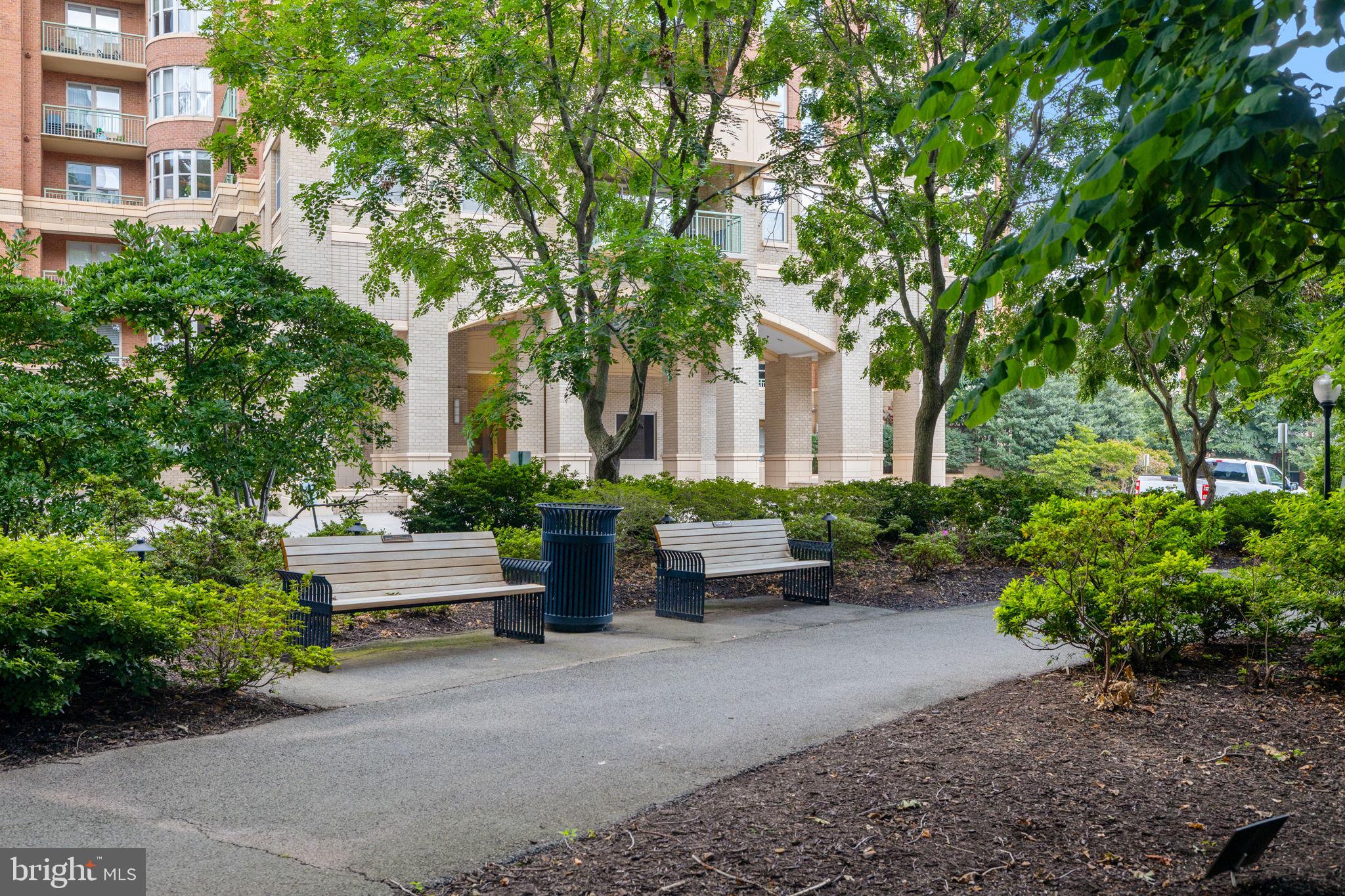 11776 Stratford House Place, Unit 507 Reston, VA 20190 - Photo 34 of 40 a view of a house with backyard and sitting area