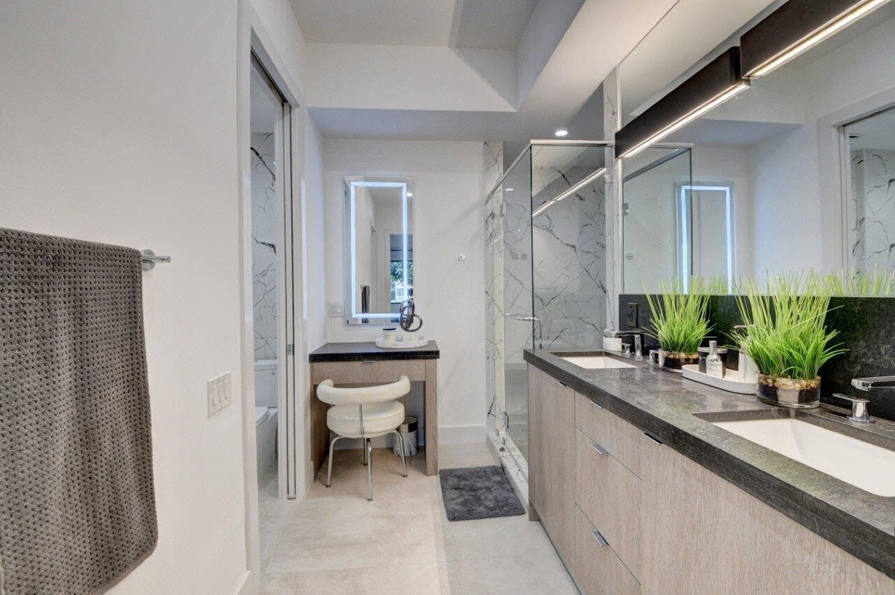 19860 Planters Boulevard, Unit A Boca Raton, FL 33434 - Photo 24 of 28 Primary Bathroom