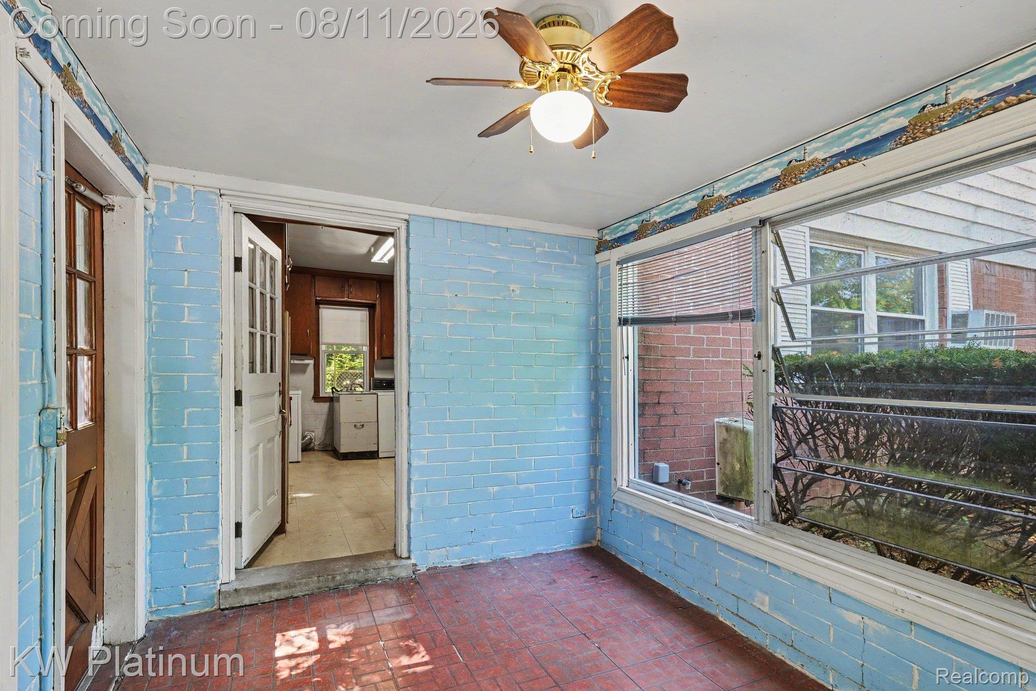 33200 Edgegrove Road Fraser, MI 48026 - Photo 20 of 23 19 - Breezeway.jpg