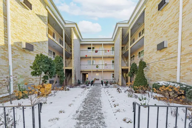 $1,400 | 7201 West Wellington Avenue, Unit F1, Elmwood Park, IL 60707