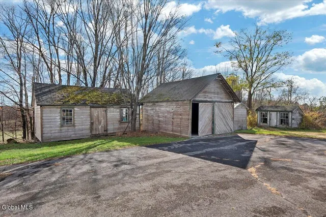 $600,000 | 186 Cty Route, Greenville, NY 12083