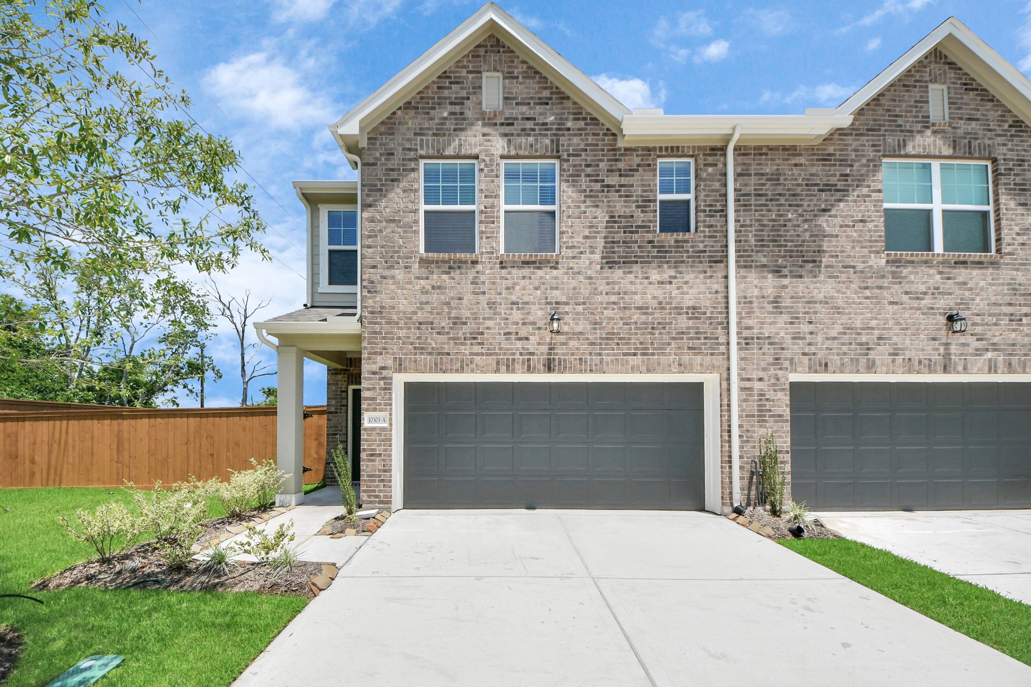 Enjoy modern living-New Construction home with a distinctive neighborhood feel and maintenance free lifestyle nestled in Sierra Vista Master Planned Community in Rosharon,Texas! For relaxation and recreation residents can enjoy the Resort Style Amenity Village offering:Heated Lazy River,Resort Style Pool,Splash Pad,Playground,Multiple Sports Courts-Basketball,Pickleball,Bocce Ball,Tennis,Sports Field,Sand Beach,Cabana & Hammock area, Clubhouse with Fitness Center,Lounge,Great Room & Outdoor Pavillon.*Photos