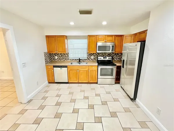 $2,000 | 15442 59th Street North, Clearwater, FL 33760