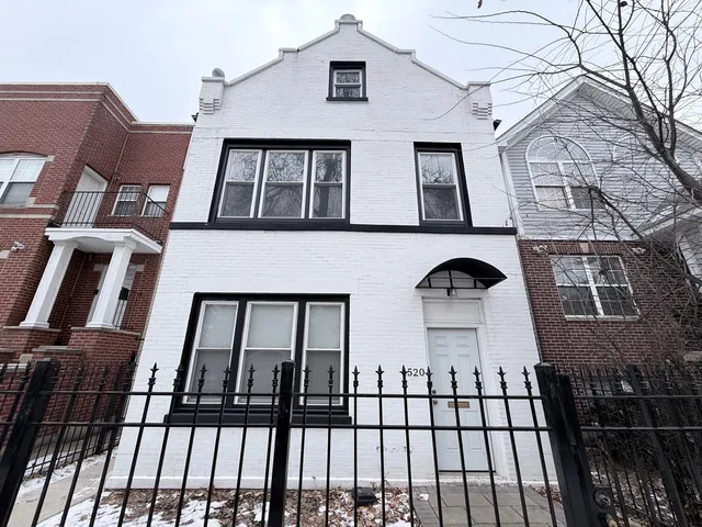 $1,800 | 1520 South Kedvale Avenue, Unit 2, Chicago, IL 60623